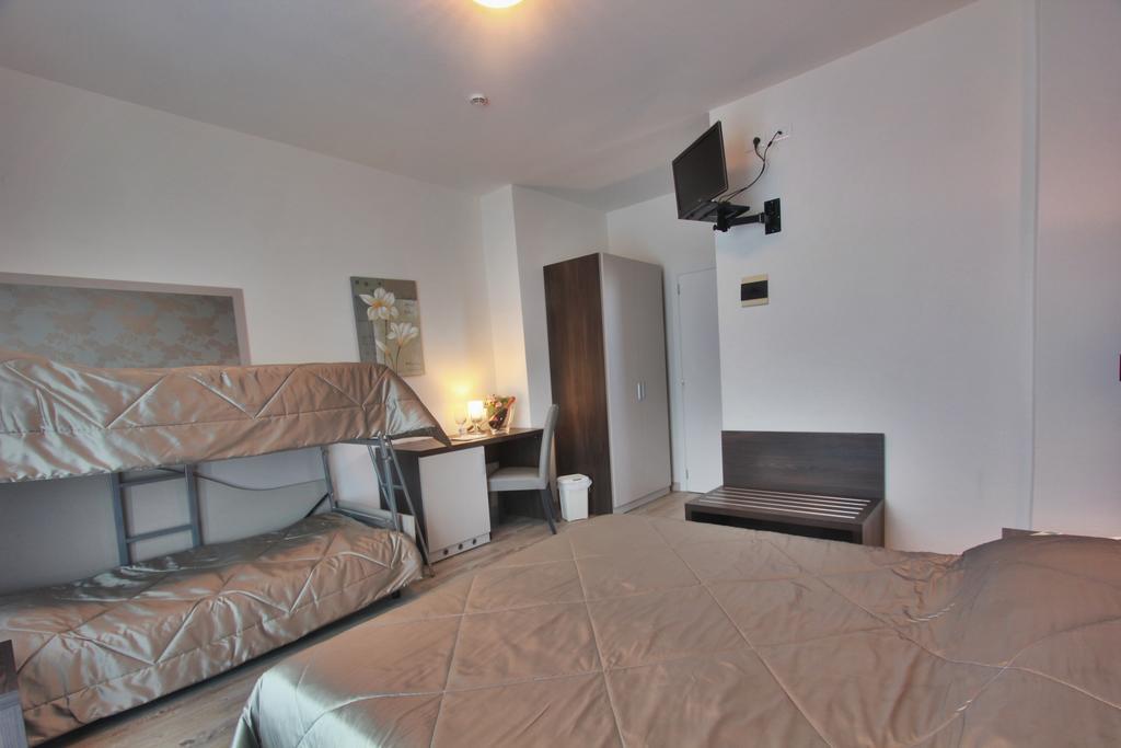 Hotel Gambrinus Линяно Сабиадоро Стая снимка