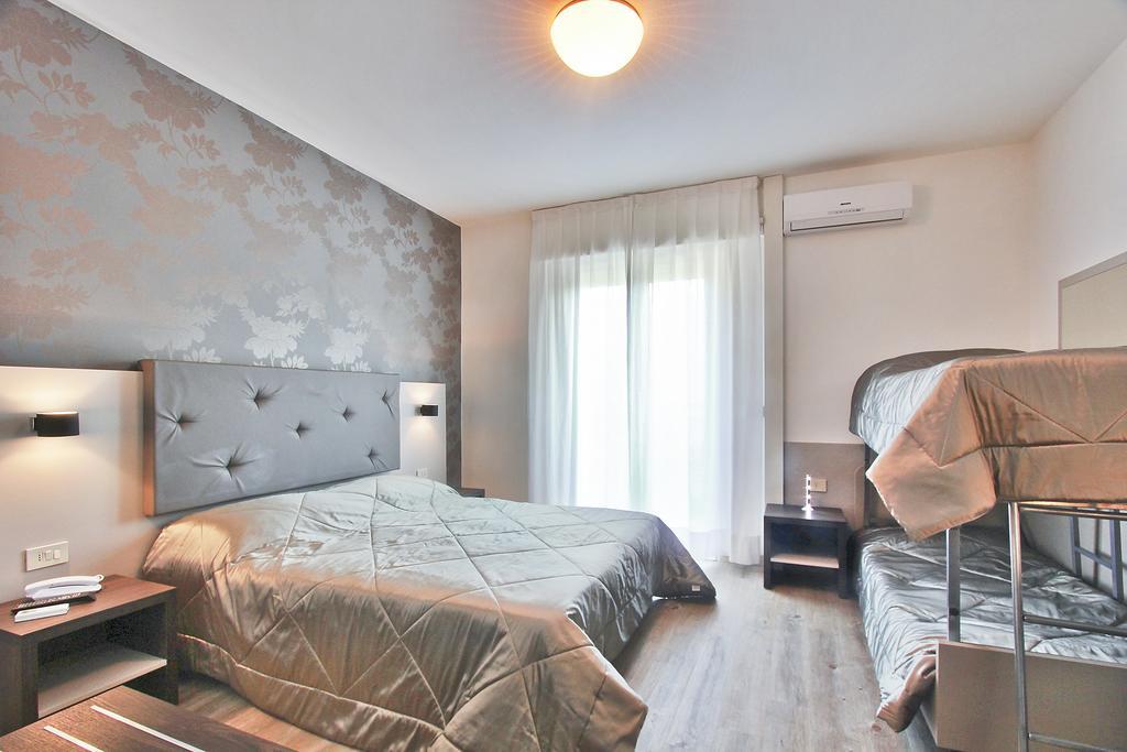 Hotel Gambrinus Линяно Сабиадоро Стая снимка
