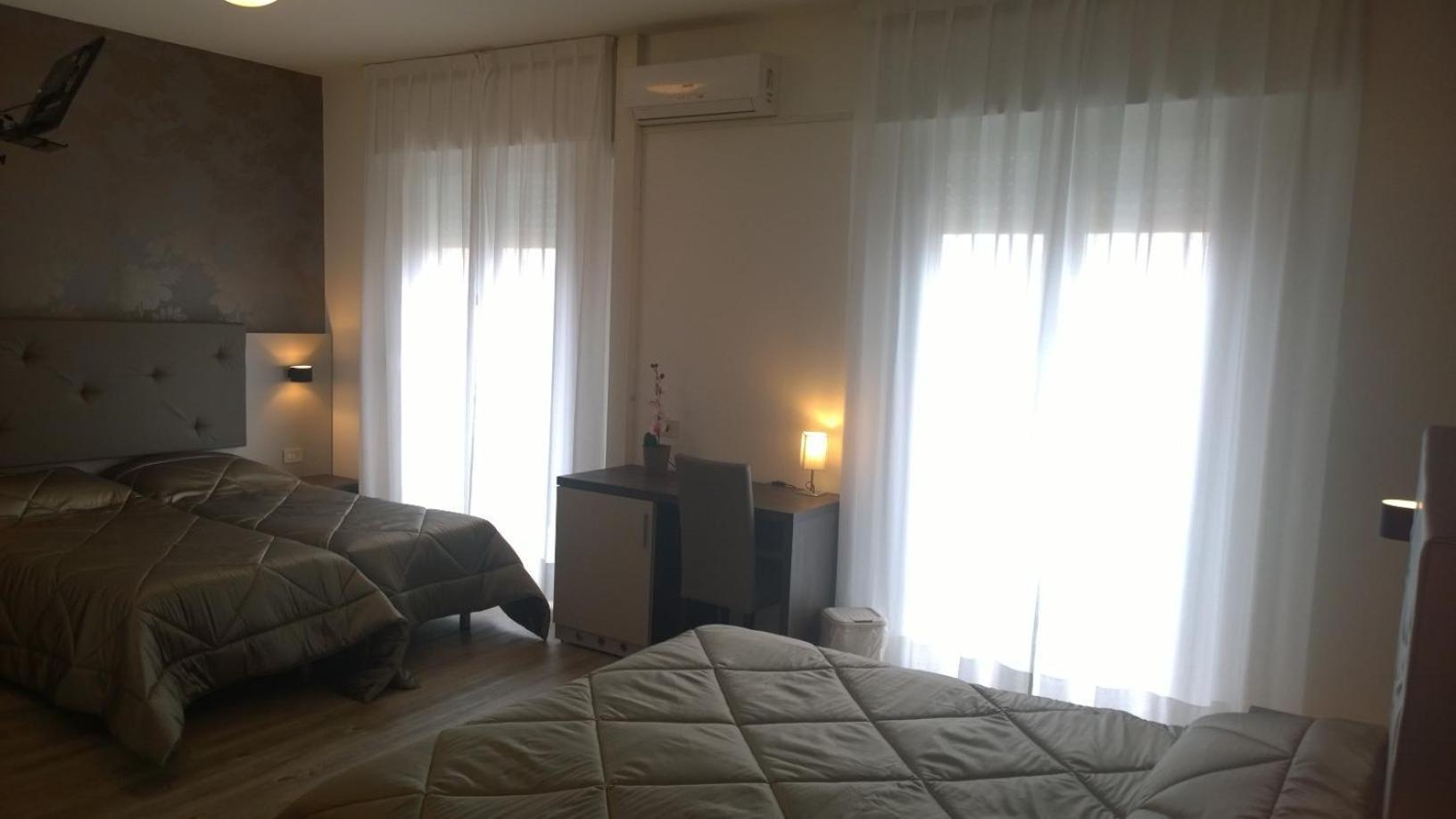 Hotel Gambrinus Линяно Сабиадоро Стая снимка