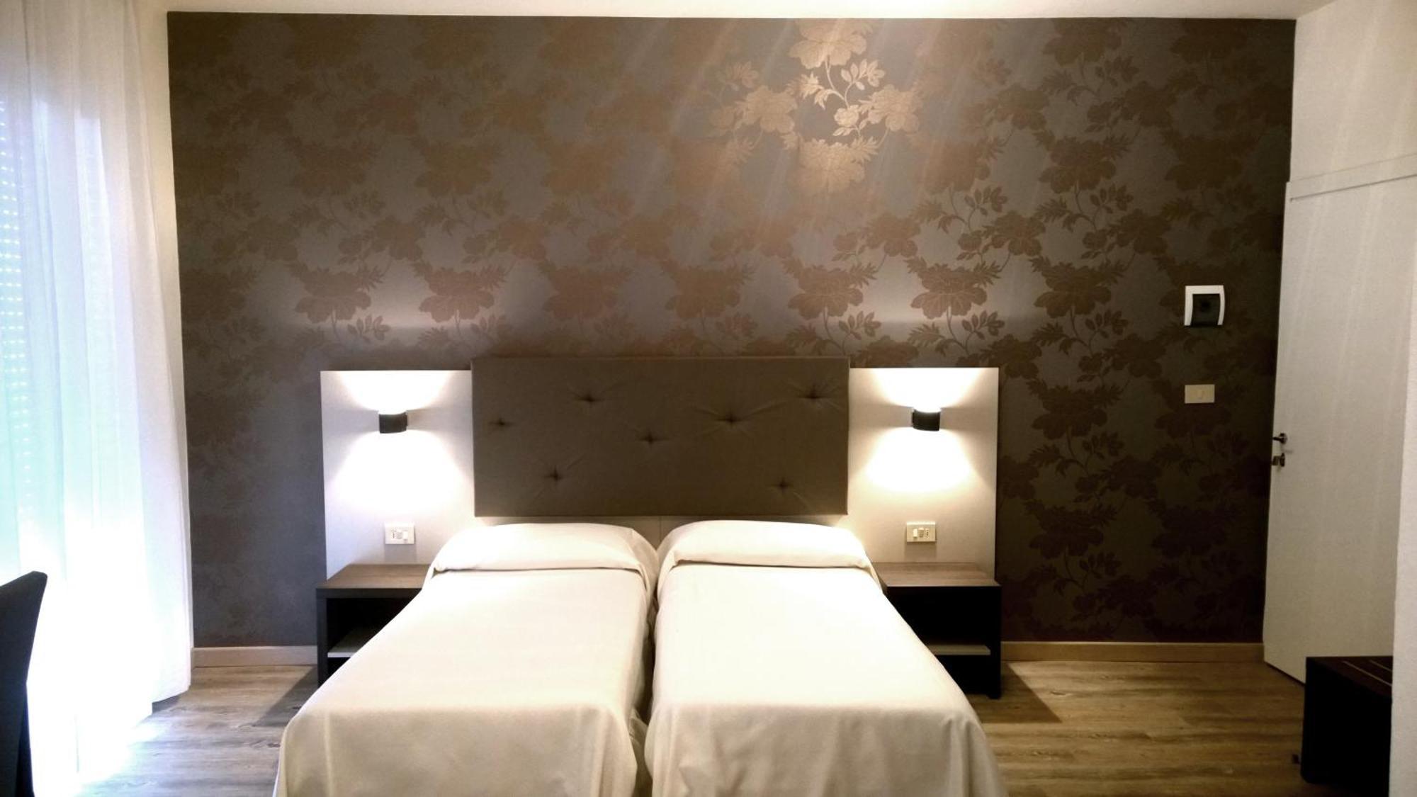 Hotel Gambrinus Линяно Сабиадоро Стая снимка