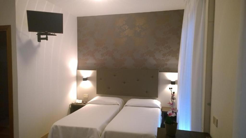 Hotel Gambrinus Линяно Сабиадоро Екстериор снимка