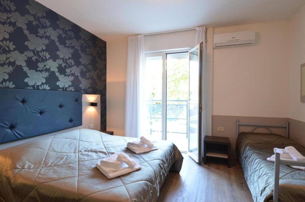 Hotel Gambrinus Линяно Сабиадоро Екстериор снимка