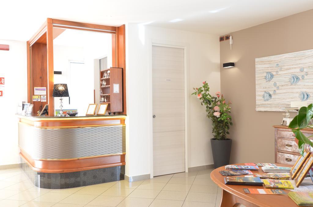 Hotel Gambrinus Линяно Сабиадоро Екстериор снимка