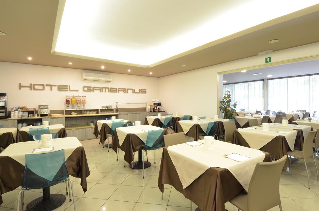 Hotel Gambrinus Линяно Сабиадоро Екстериор снимка