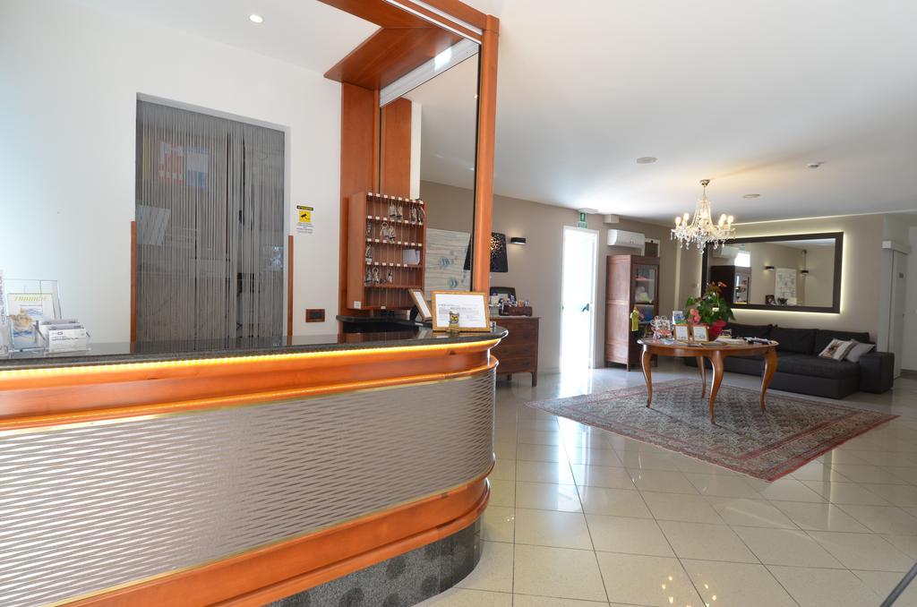 Hotel Gambrinus Линяно Сабиадоро Екстериор снимка