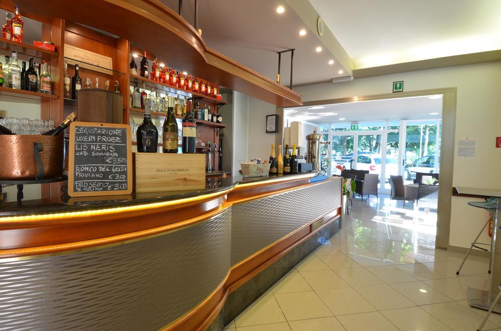 Hotel Gambrinus Линяно Сабиадоро Екстериор снимка