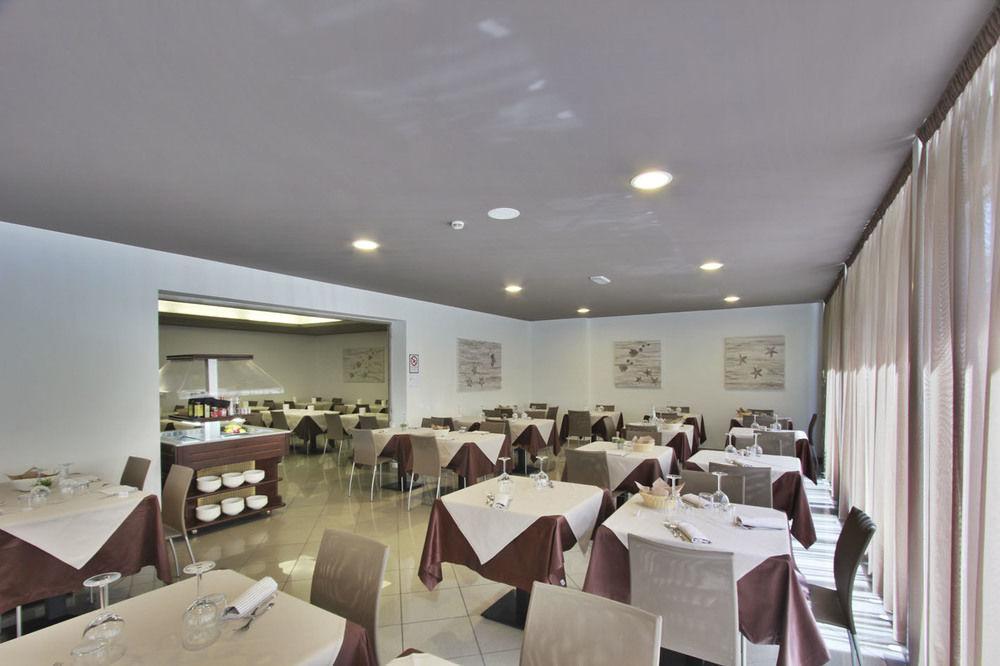 Hotel Gambrinus Линяно Сабиадоро Екстериор снимка