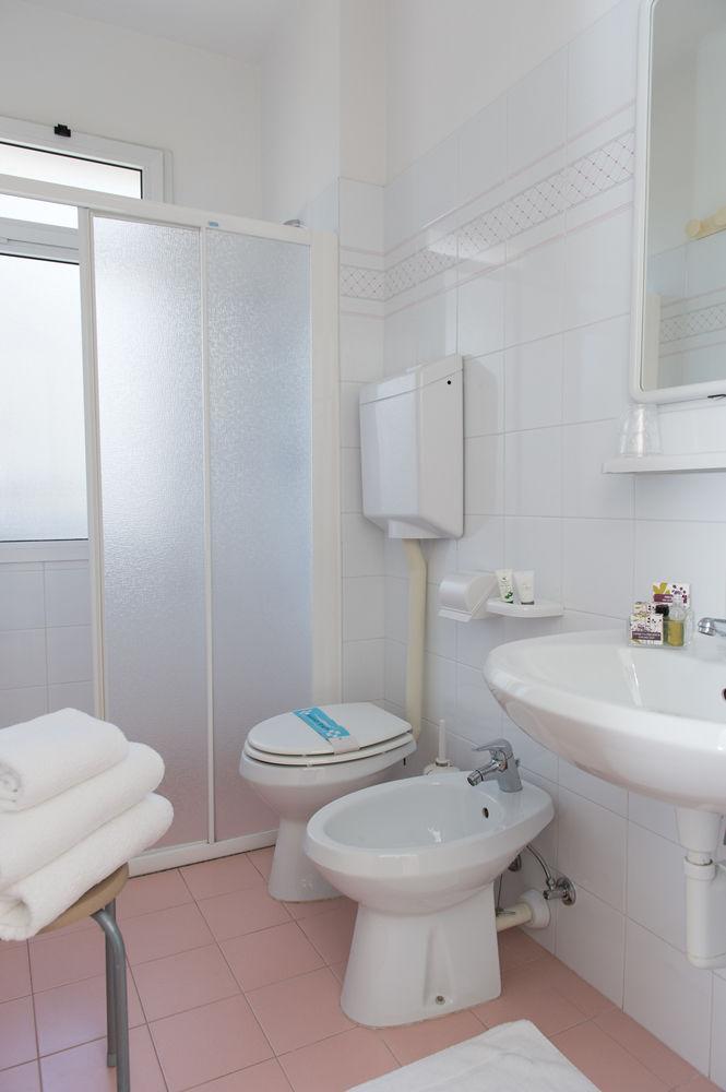 Hotel Gambrinus Линяно Сабиадоро Екстериор снимка