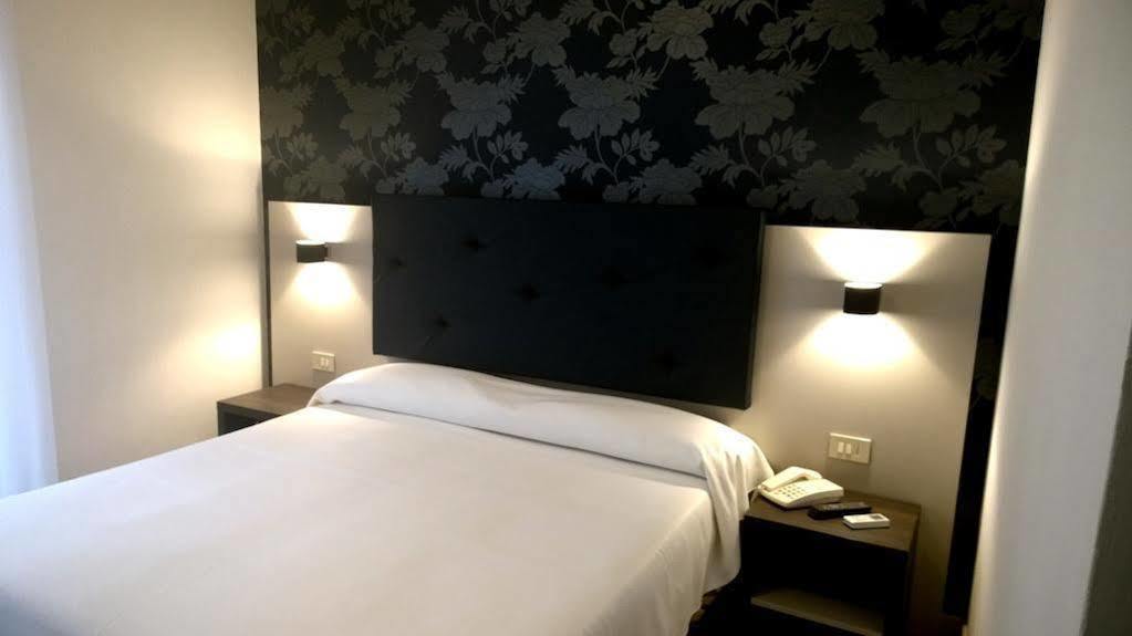 Hotel Gambrinus Линяно Сабиадоро Екстериор снимка