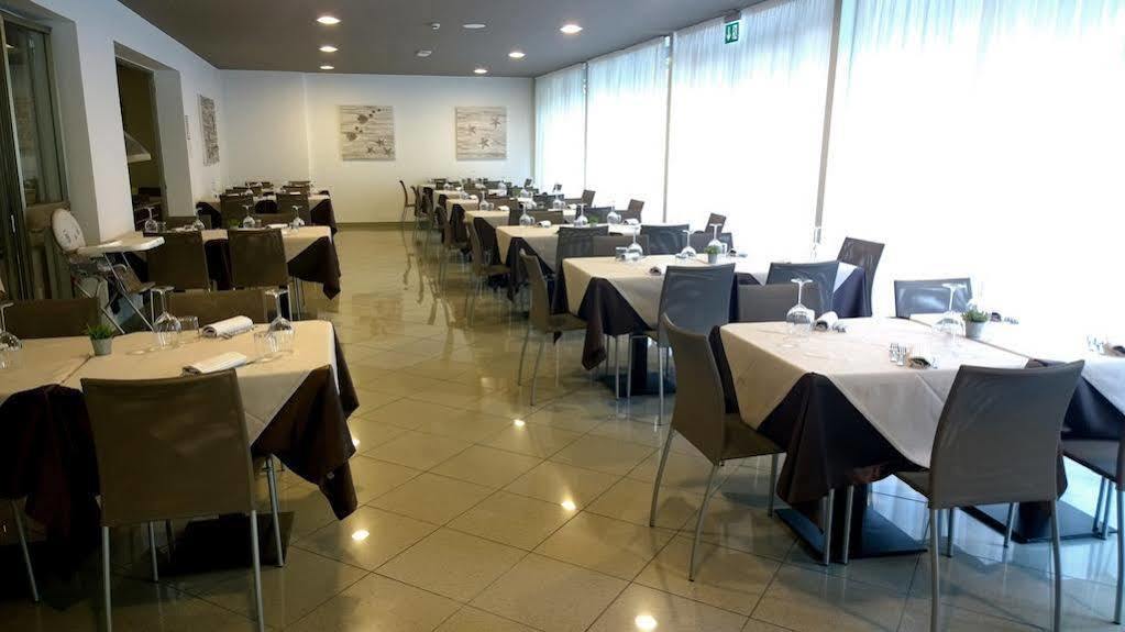 Hotel Gambrinus Линяно Сабиадоро Екстериор снимка