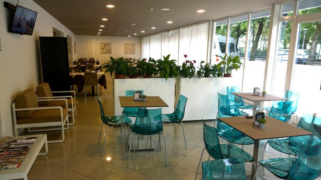 Hotel Gambrinus Линяно Сабиадоро Екстериор снимка
